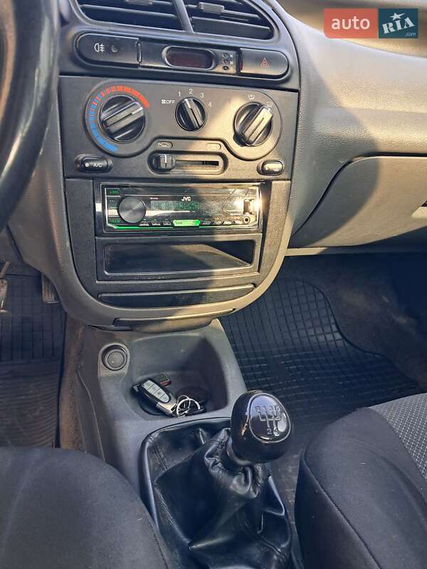 Седан Daewoo Lanos 2006 в Ужгороде