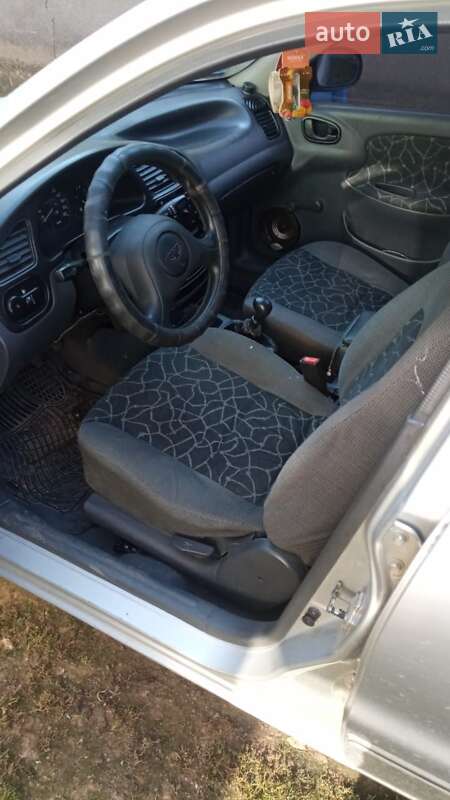 Седан Daewoo Lanos 2002 в Мукачево