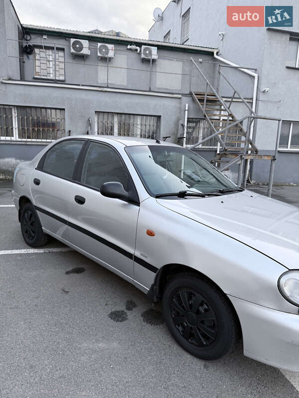 Седан Daewoo Lanos 2002 в Киеве