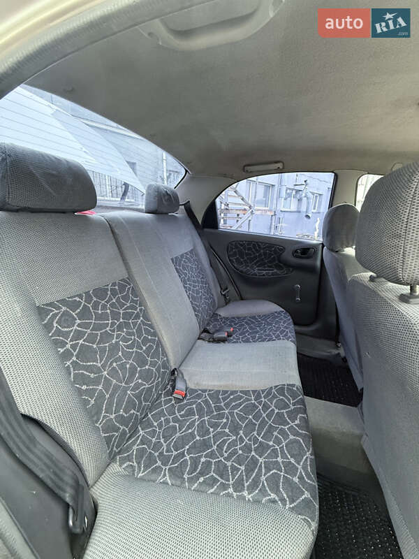Седан Daewoo Lanos 2002 в Киеве