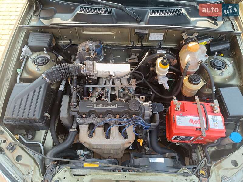 Седан Daewoo Lanos 2004 в Ужгороді