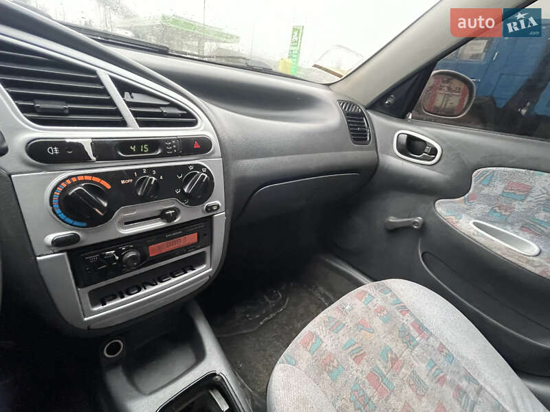 Седан Daewoo Lanos 2003 в Солотвине