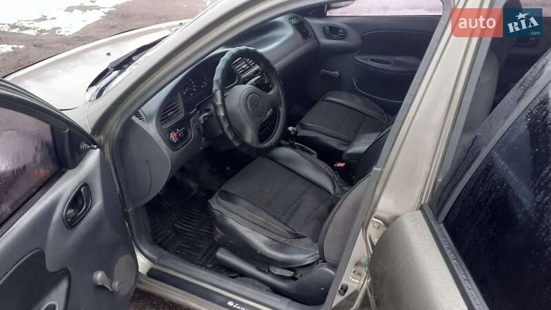 Седан Daewoo Lanos 2003 в Малині