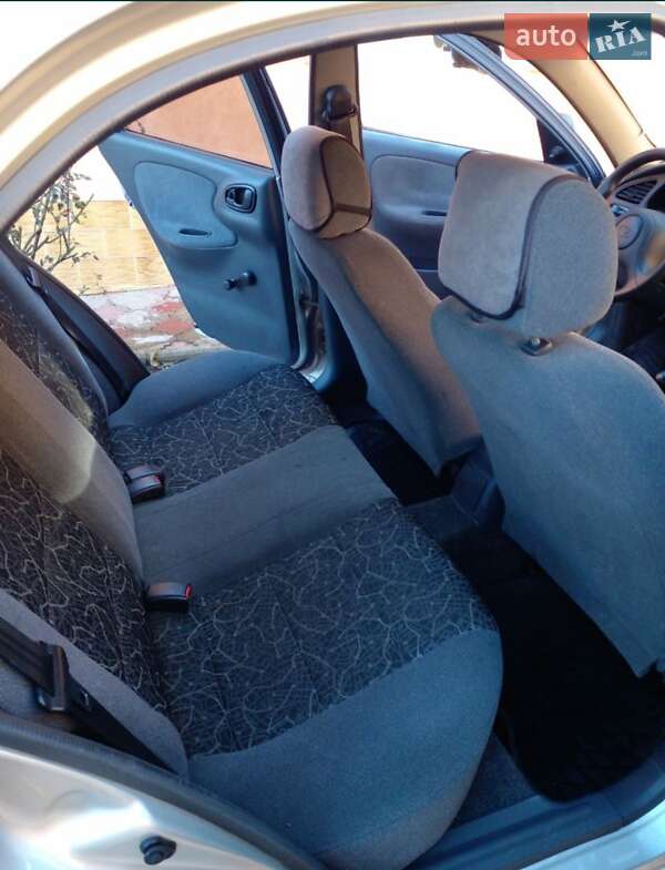 Седан Daewoo Lanos 2004 в Заставной