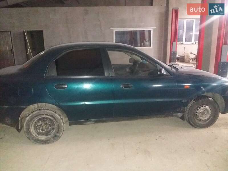 Седан Daewoo Lanos 2002 в Ивано-Франково