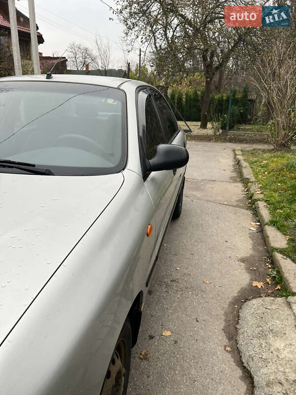 Седан Daewoo Lanos 2003 в Львове