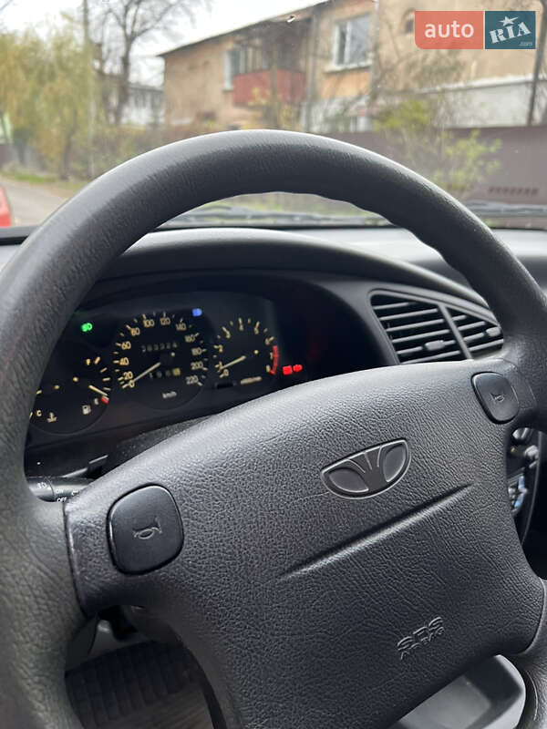Седан Daewoo Lanos 2003 в Львове
