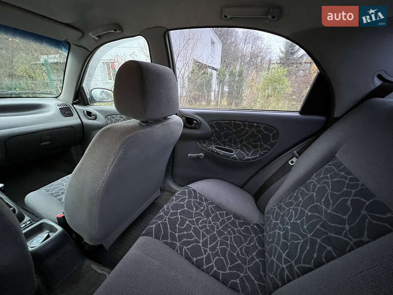 Седан Daewoo Lanos 2003 в Львове
