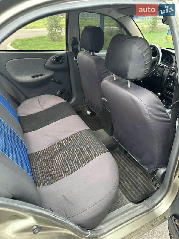 Седан Daewoo Lanos 2004 в Олександрії