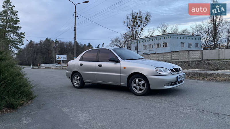 Седан Daewoo Lanos 2002 в Малине