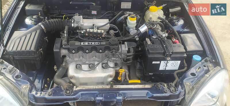 Седан Daewoo Lanos 2004 в Ромнах