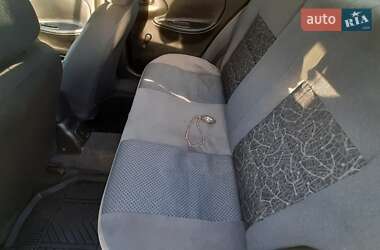Седан Daewoo Lanos 2004 в Синельниковому