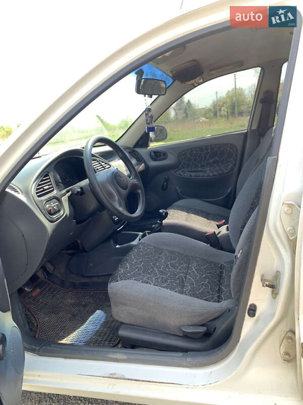 Седан Daewoo Lanos 2003 в Городке