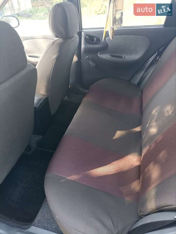 Седан Daewoo Lanos 2007 в Широкому