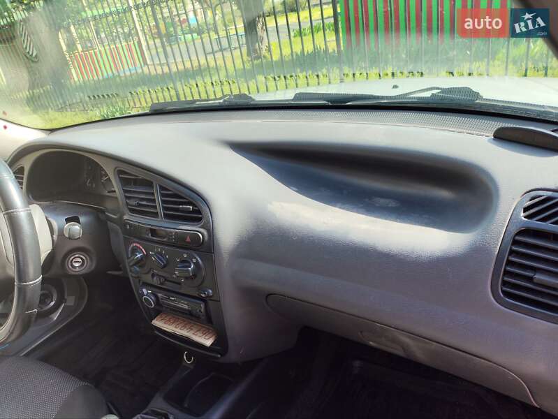 Седан Daewoo Lanos 2003 в Киеве