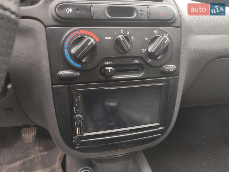 Седан Daewoo Lanos 2008 в Южному