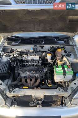 Седан Daewoo Lanos 2004 в 