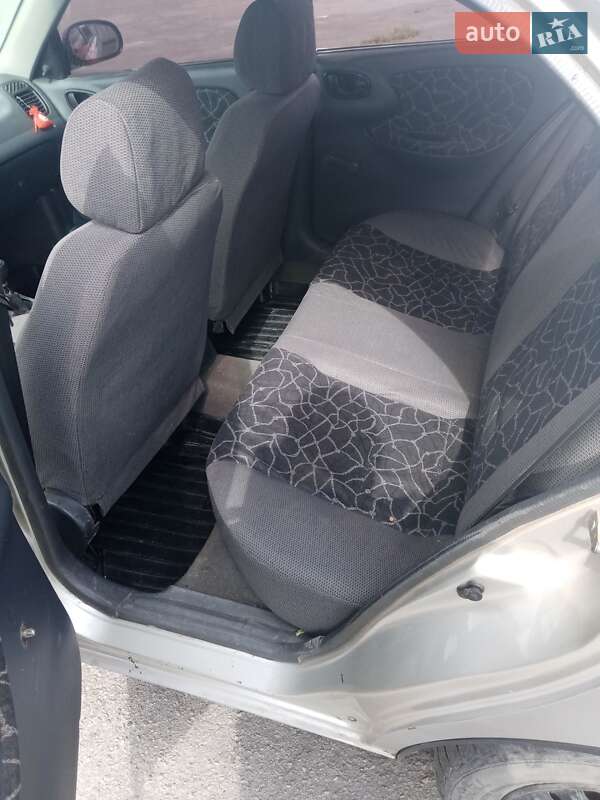 Седан Daewoo Lanos 2002 в Звягеле