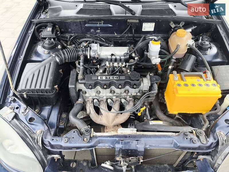 Седан Daewoo Lanos 2002 в Долині