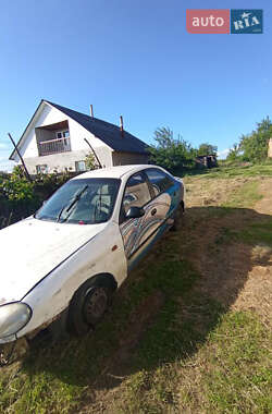 Седан Daewoo Lanos 2002 в Ужгороді