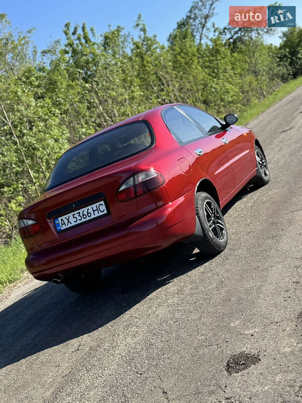 Седан Daewoo Lanos 2008 в Краснограді
