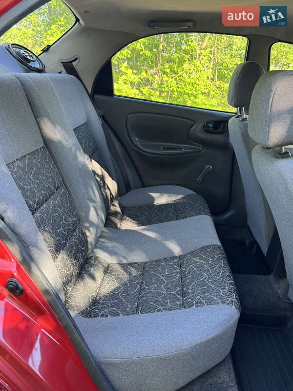 Седан Daewoo Lanos 2008 в Краснограді