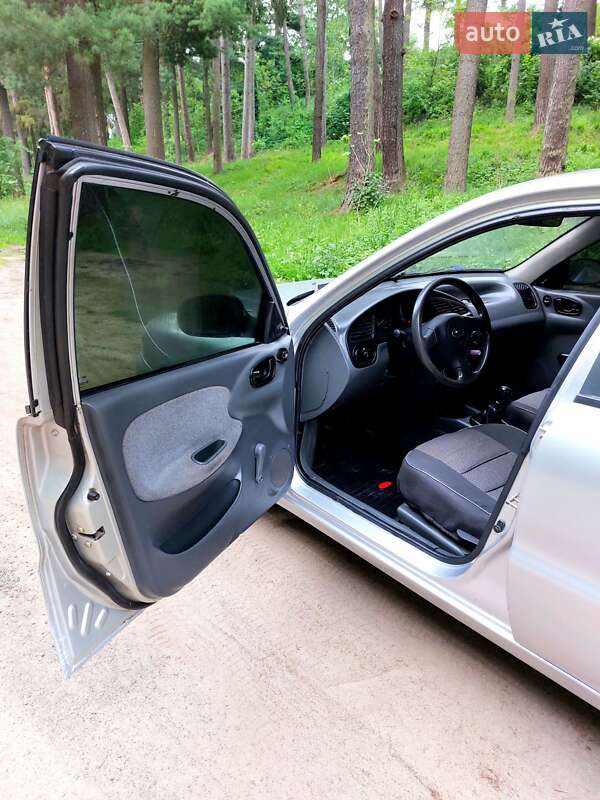 Седан Daewoo Lanos 2006 в Тростянце