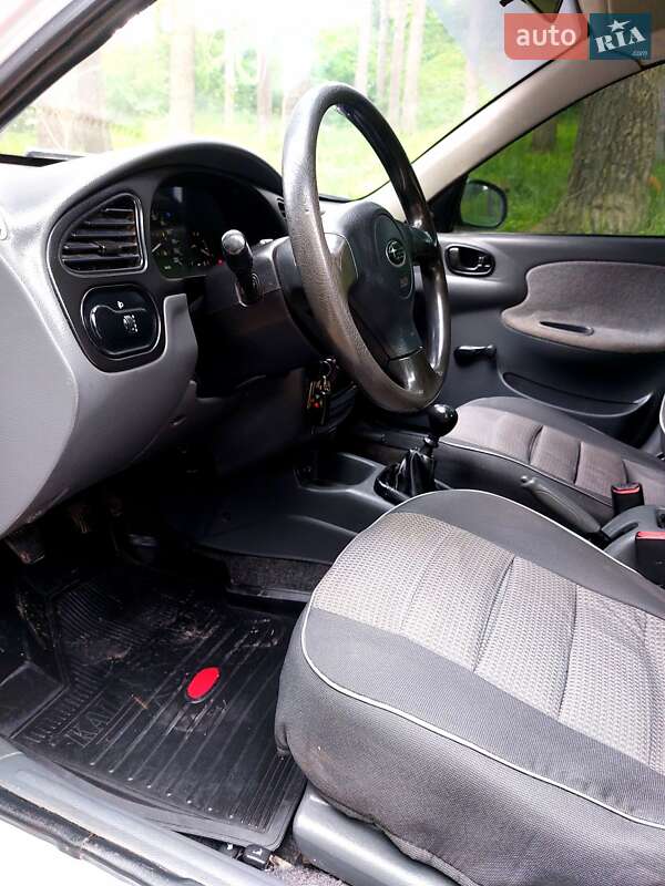 Седан Daewoo Lanos 2006 в Тростянце
