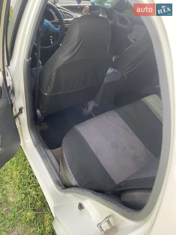 Седан Daewoo Lanos 2001 в Золочеве