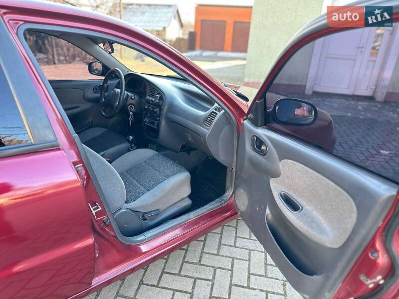 Седан Daewoo Lanos 2003 в Миколаєві