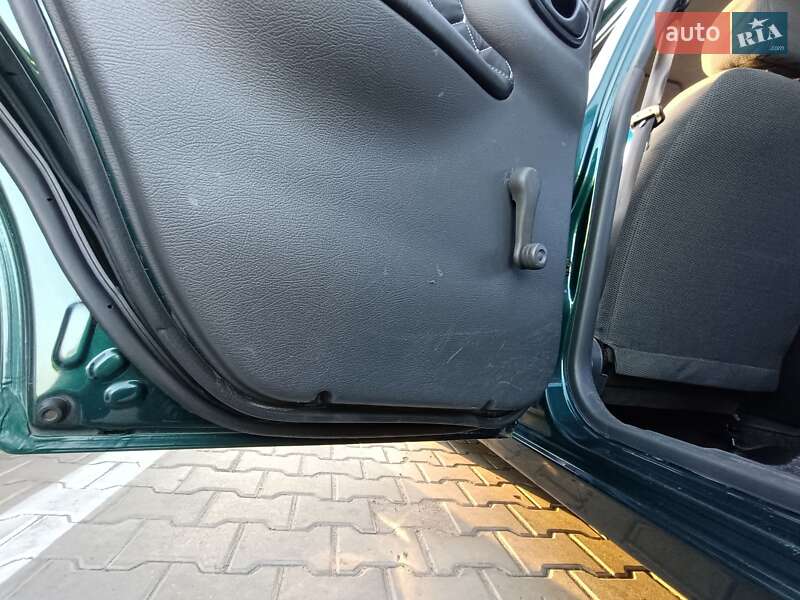 Седан Daewoo Lanos 2003 в Кременчуці