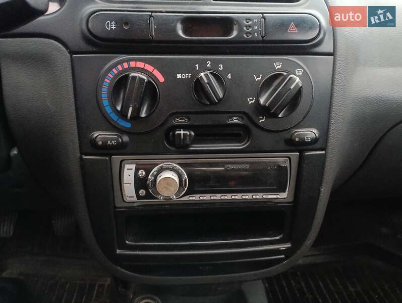 Седан Daewoo Lanos 2004 в Киеве