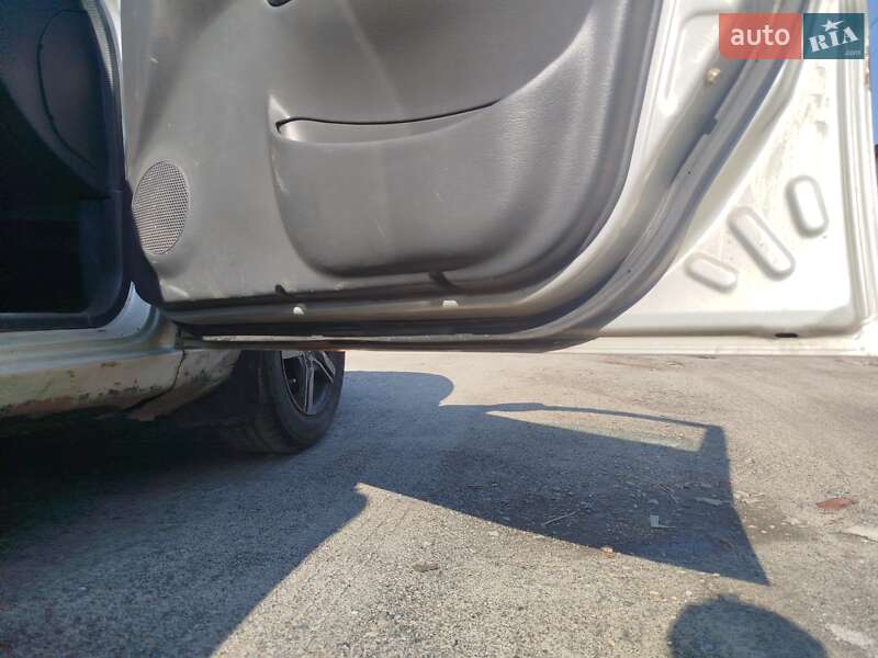 Седан Daewoo Lanos 2004 в Харькове