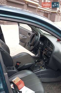 Седан Daewoo Lanos 1998 в 