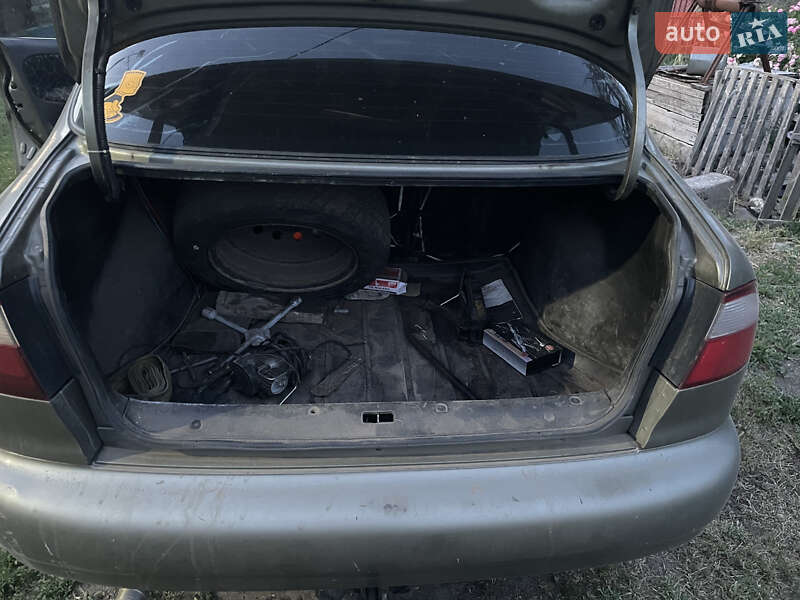 Седан Daewoo Lanos 2004 в Петрове