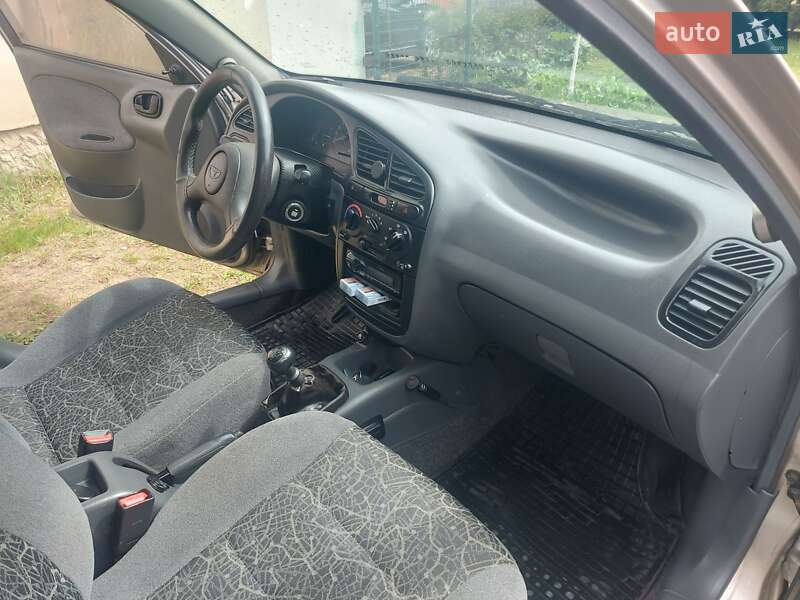 Седан Daewoo Lanos 2004 в Львове