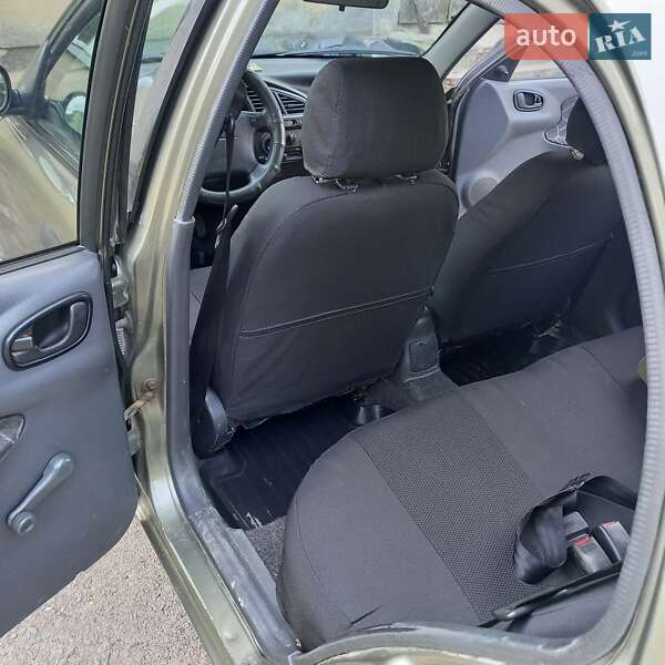 Седан Daewoo Lanos 2003 в Львове
