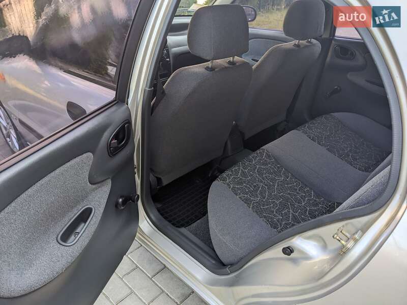 Седан Daewoo Lanos 2005 в Новояворовске