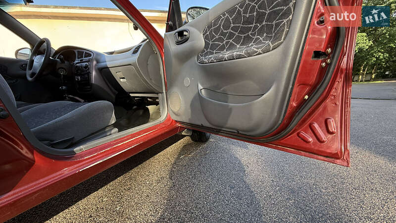 Седан Daewoo Lanos 2002 в Дніпрі