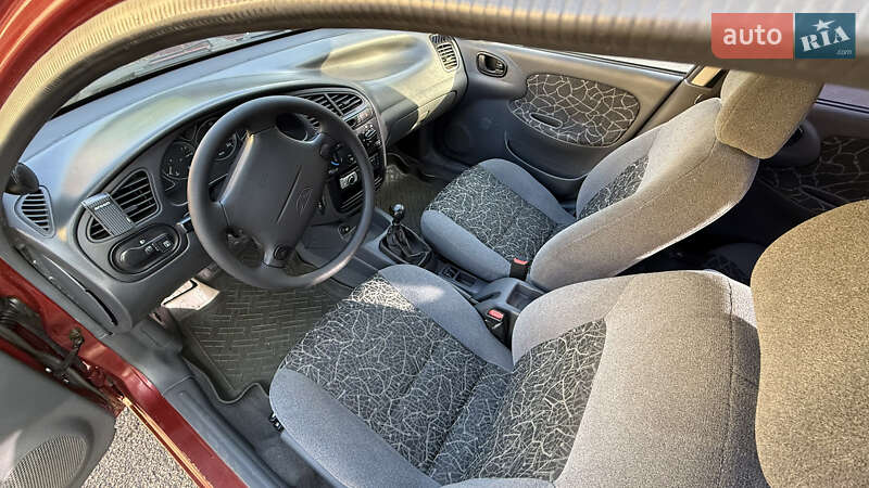 Седан Daewoo Lanos 2002 в Дніпрі