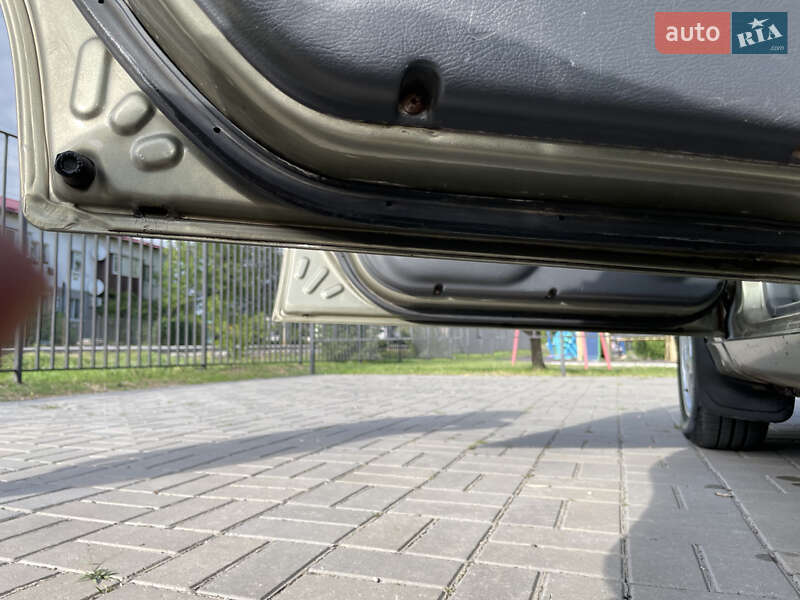 Седан Daewoo Lanos 2002 в Близнюках