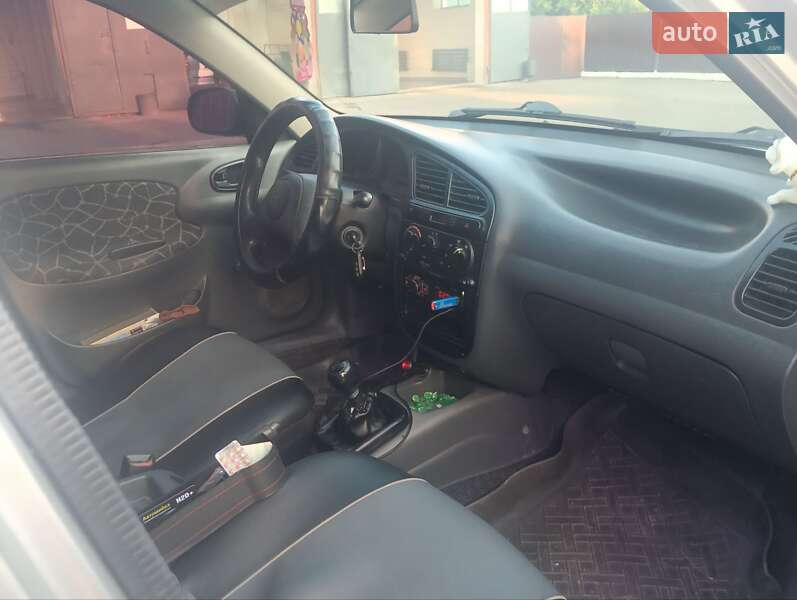 Седан Daewoo Lanos 2003 в Мене