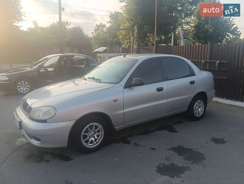 Седан Daewoo Lanos 2003 в Мене