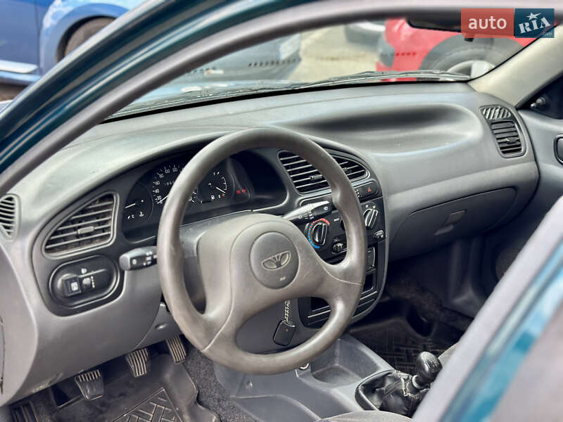 Седан Daewoo Lanos 2004 в Киеве