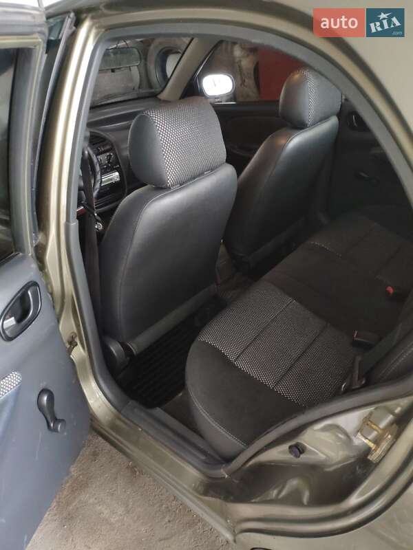 Седан Daewoo Lanos 2004 в Кропивницком