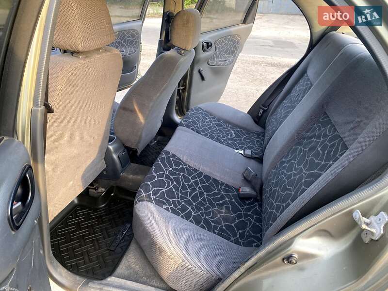 Седан Daewoo Lanos 2002 в Мерефа