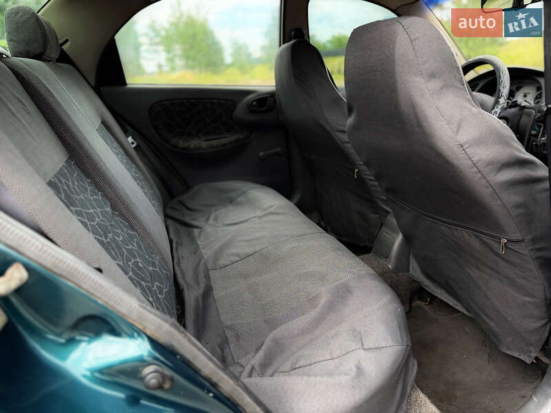 Седан Daewoo Lanos 2003 в Киеве