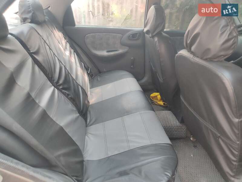 Седан Daewoo Lanos 2002 в Каменском