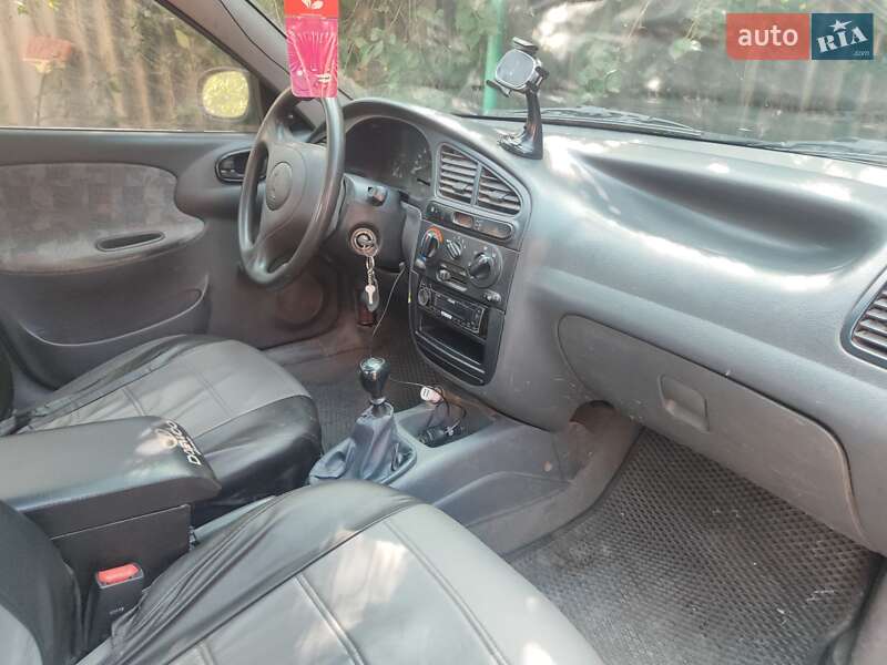 Седан Daewoo Lanos 2002 в Каменском