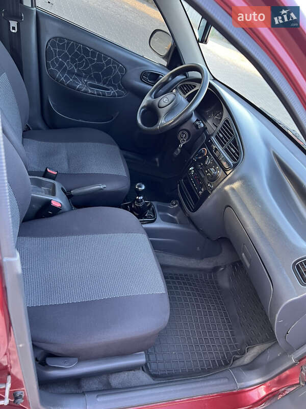 Хетчбек Daewoo Lanos 2002 в Одесі